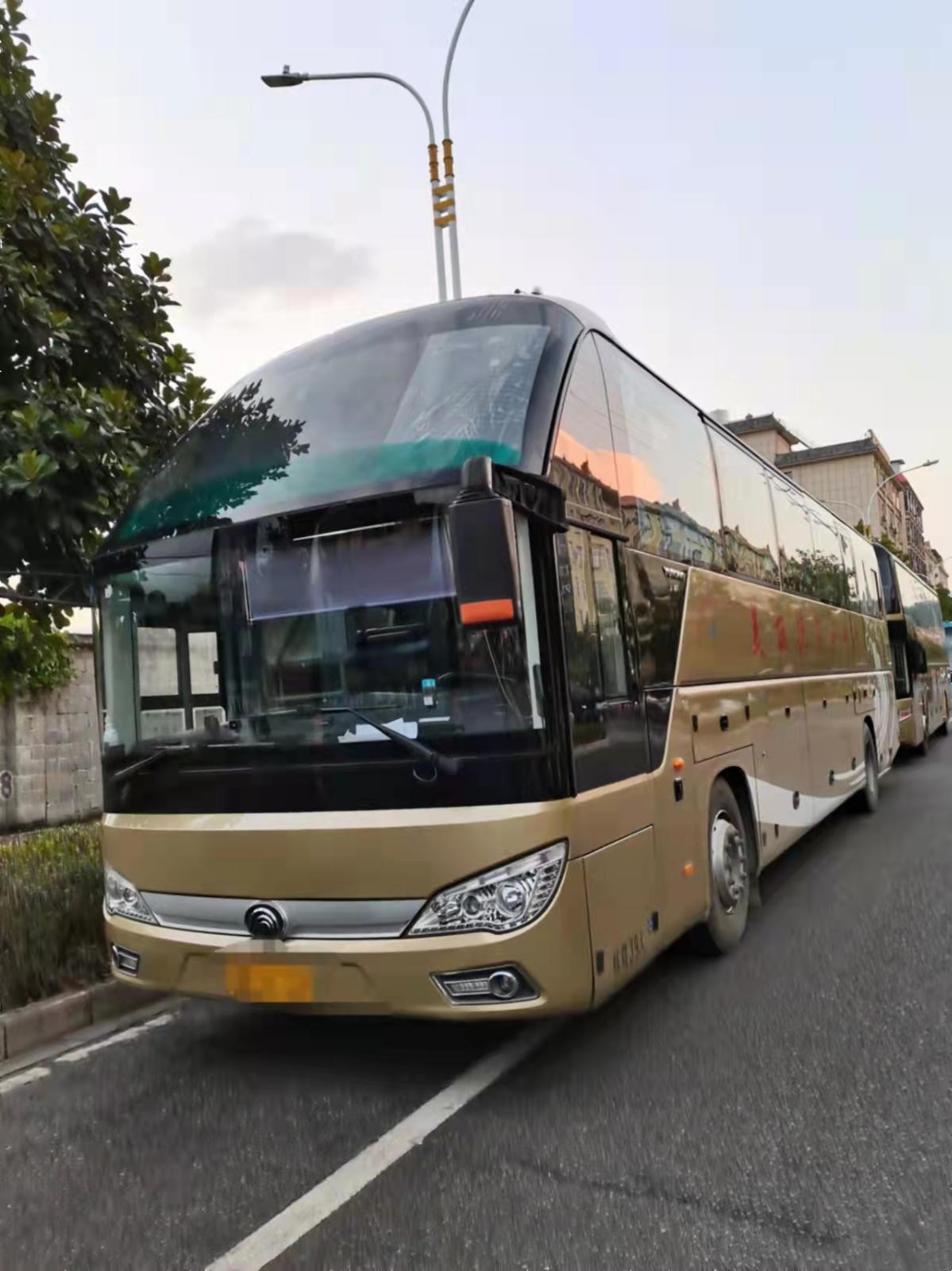 Second-hand Yutong Intercity Bus Used Luxury Coach Bus Left Hand Driving Diesel Used Tour Bus 